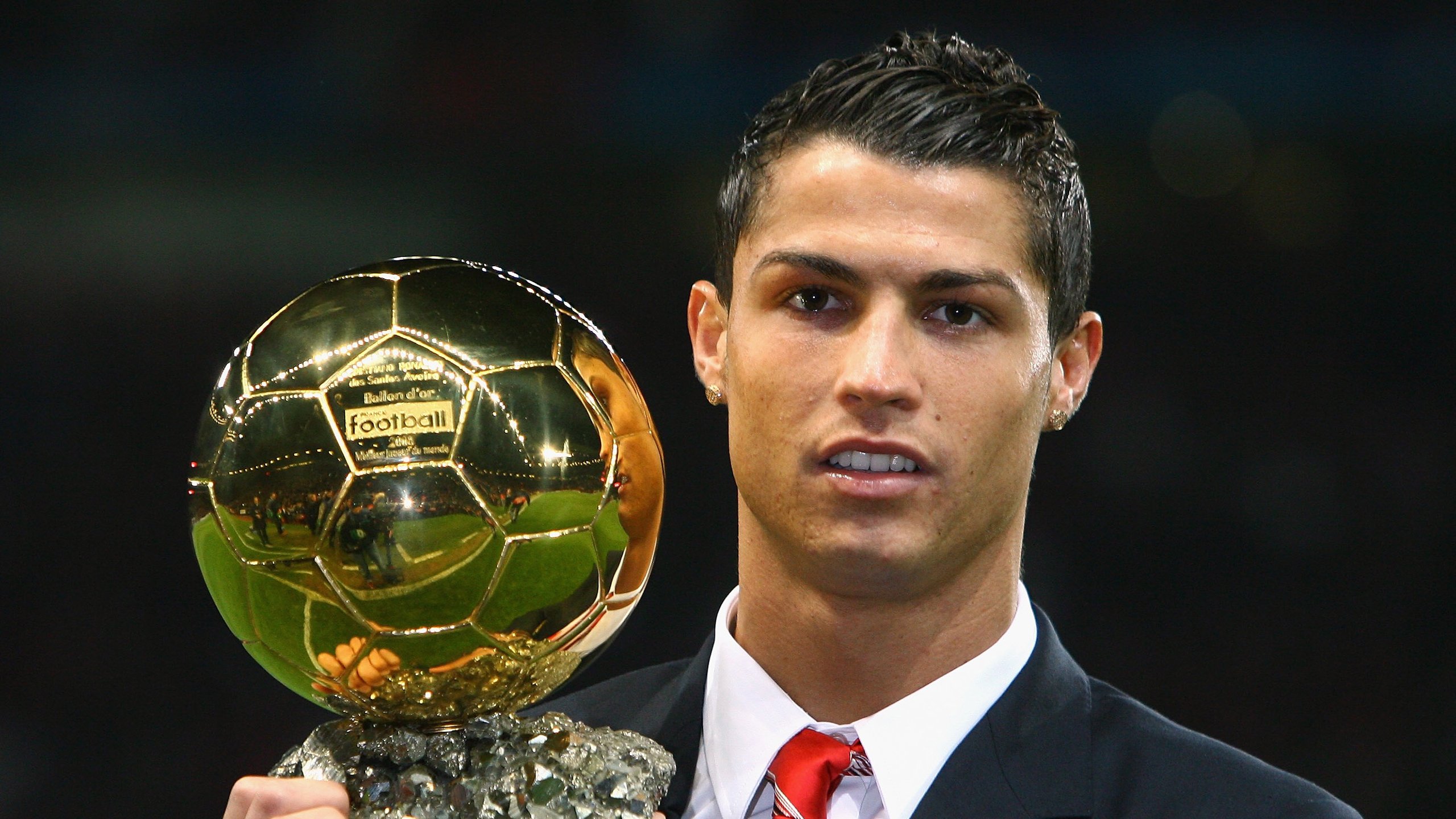 欧冠决赛:皇马VS曼城 历史底蕴对抗现代体系 引发战术派热烈讨论